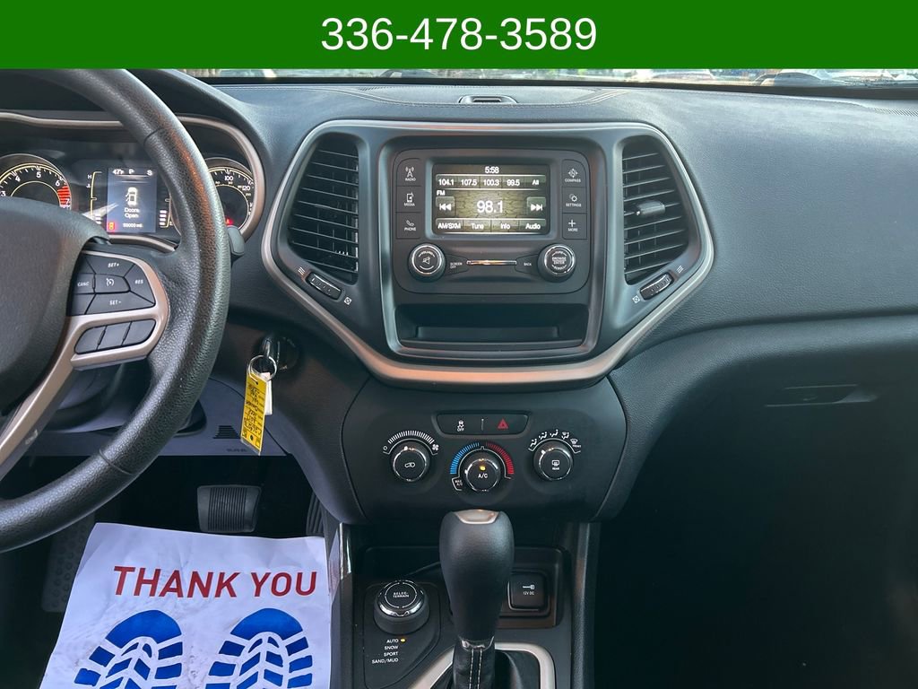 Used 2017 Jeep Cherokee Sport image 19