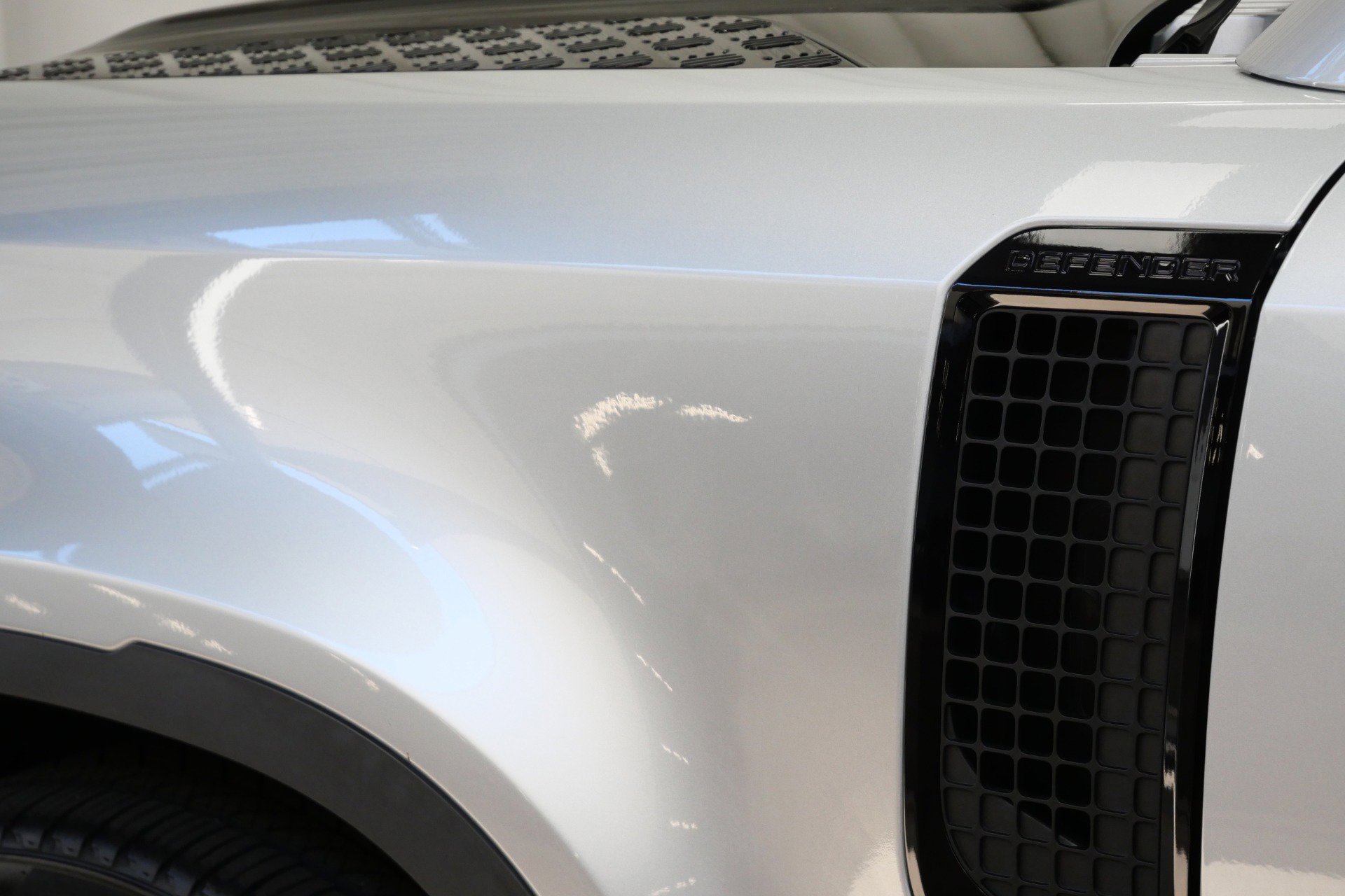 Used 2020 Land Rover Defender 110 First Edition image 34