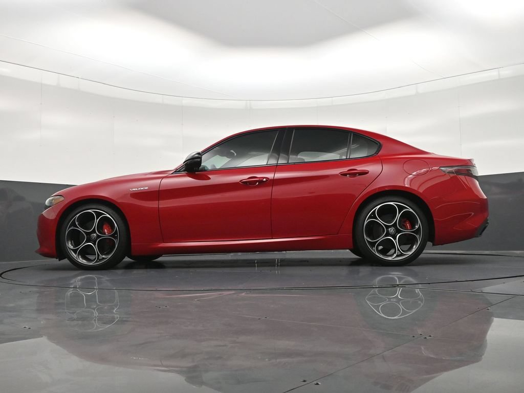 Used 2025 Alfa Romeo Giulia w/ Veloce Package Rwd image 25