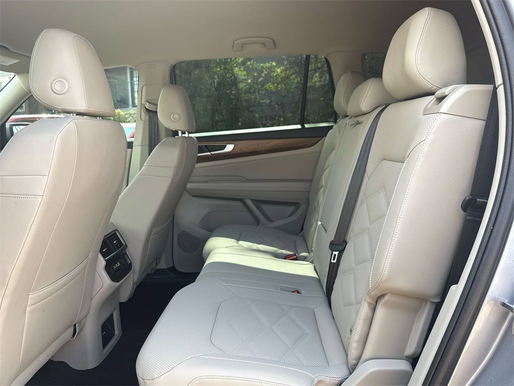 Used 2025 Volkswagen Atlas SE image 23