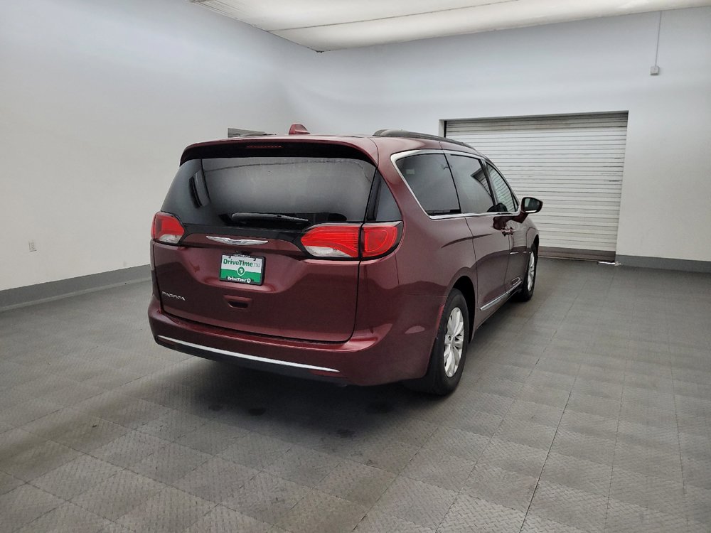 Used 2017 Chrysler Pacifica Touring-L w/ 13 Speaker Alpine Sound Group FWD image 9