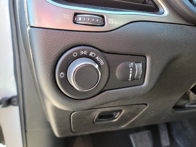 Used 2021 Jeep Cherokee Latitude AWD/4WD image 19