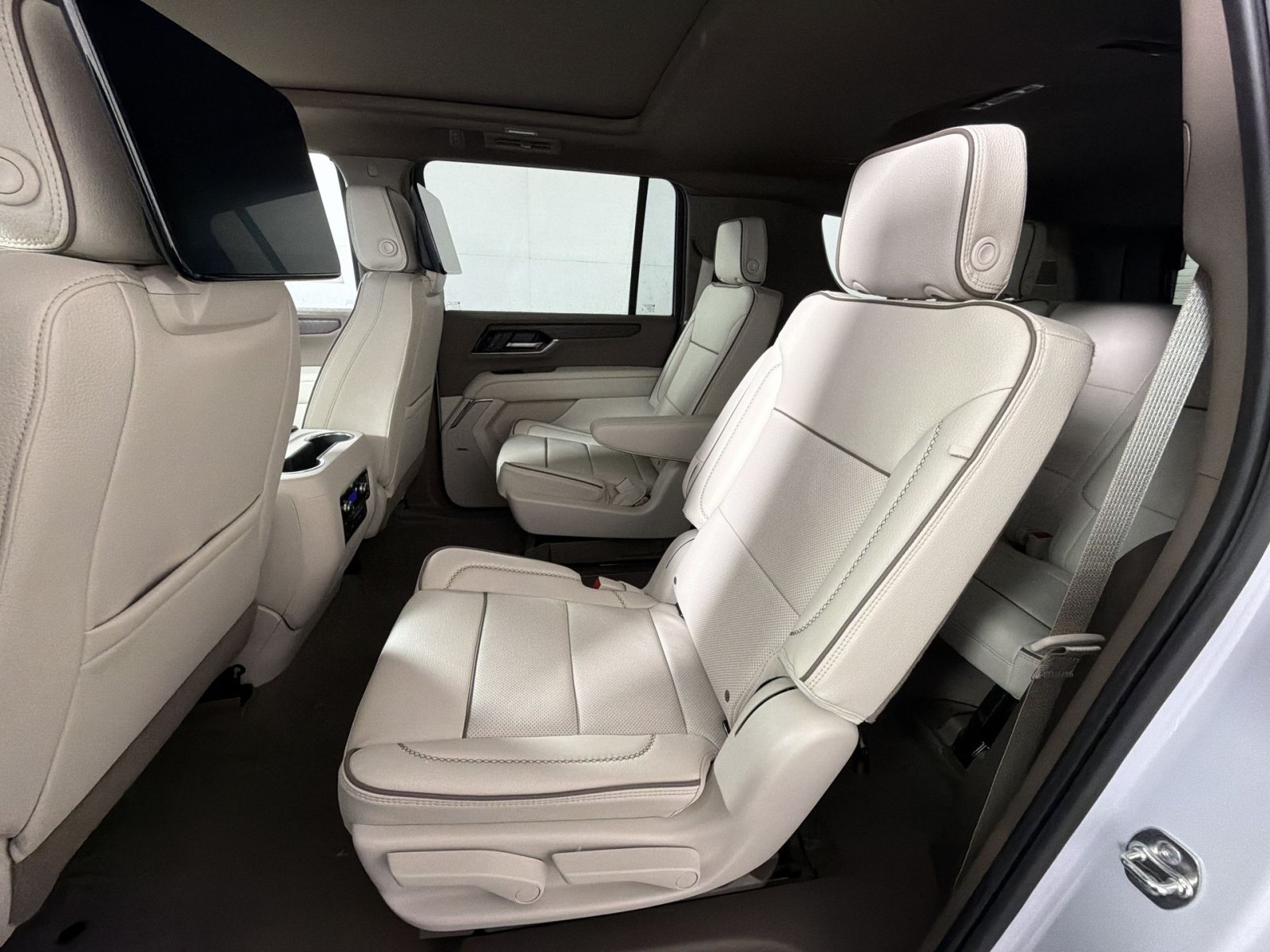 New 2026 GMC Yukon XL Denali w/ Denali Reserve Package AWD/4WD image 25
