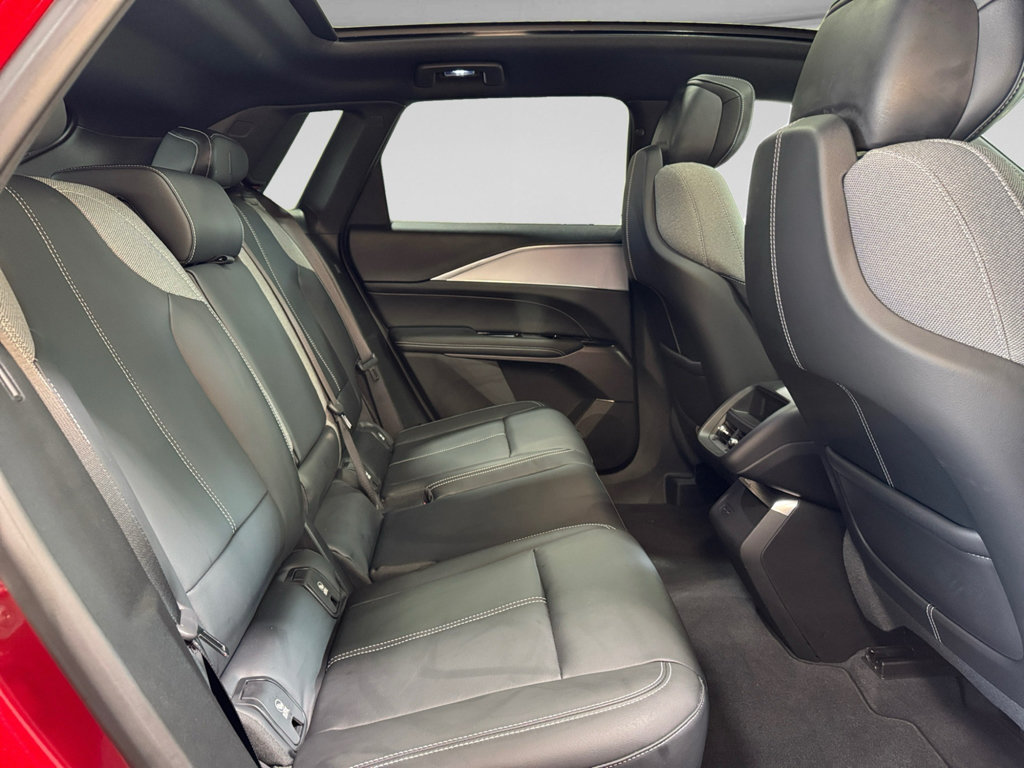 Used 2024 Cadillac Lyriq Tech RWD image 23