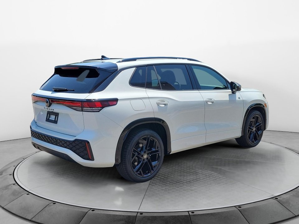 New 2026 Volkswagen Tiguan SE R-Line FWD image 7