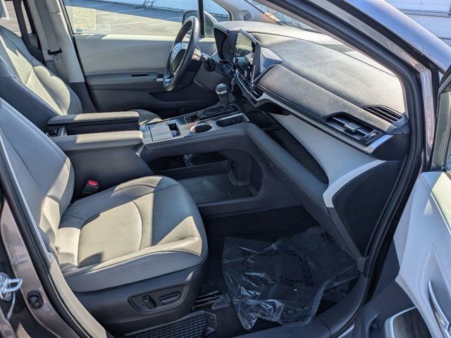 Used 2022 Toyota Sienna Limited image 5