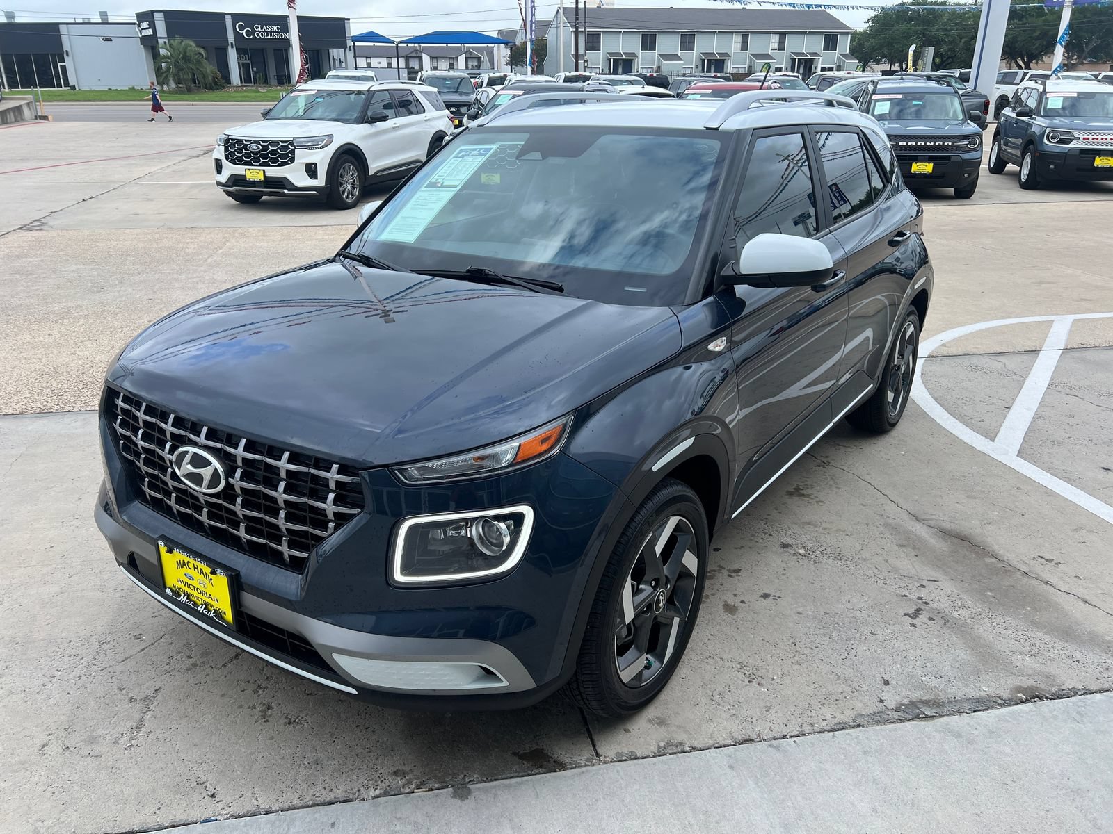 Used 2025 Hyundai Venue Limited FWD image 7