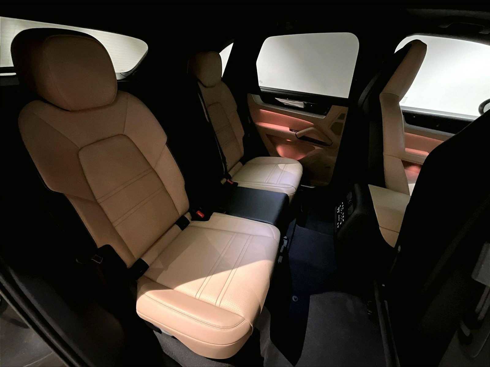Used 2025 Porsche Cayenne S image 32