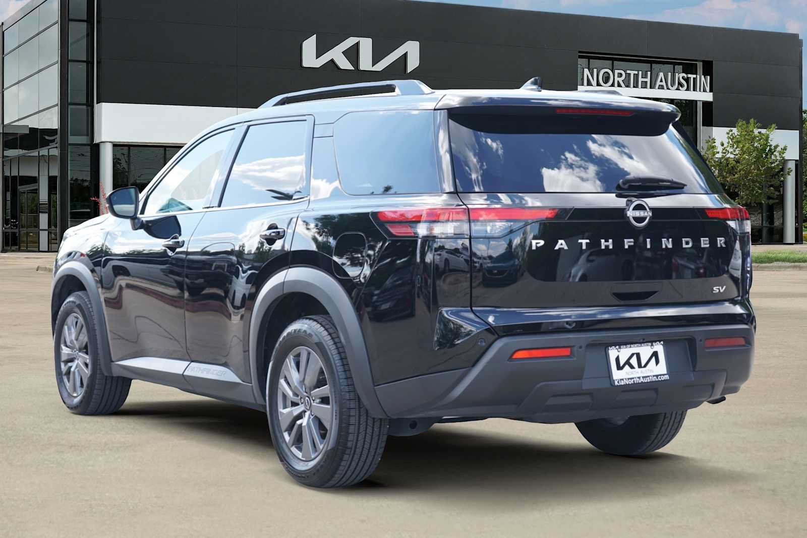 Used 2024 Nissan Pathfinder SV FWD image 4