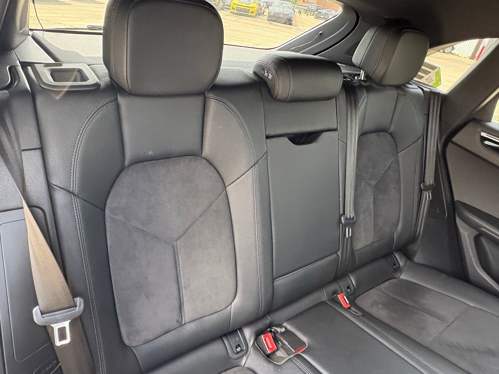 Used 2020 Porsche Macan image 40