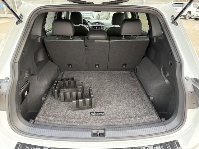 Used 2023 Volkswagen Tiguan SE R-Line image 25