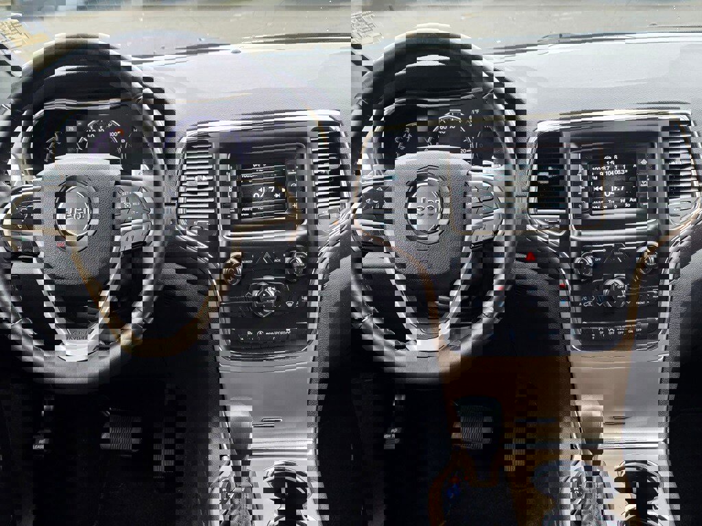 Used 2017 Jeep Grand Cherokee Laredo w/ Quick Order Package 23E image 11