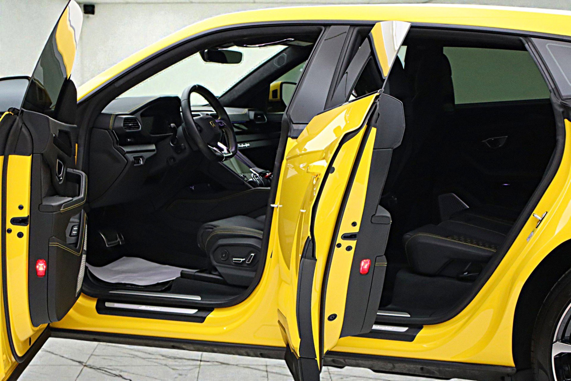 Used 2022 Lamborghini Urus image 5