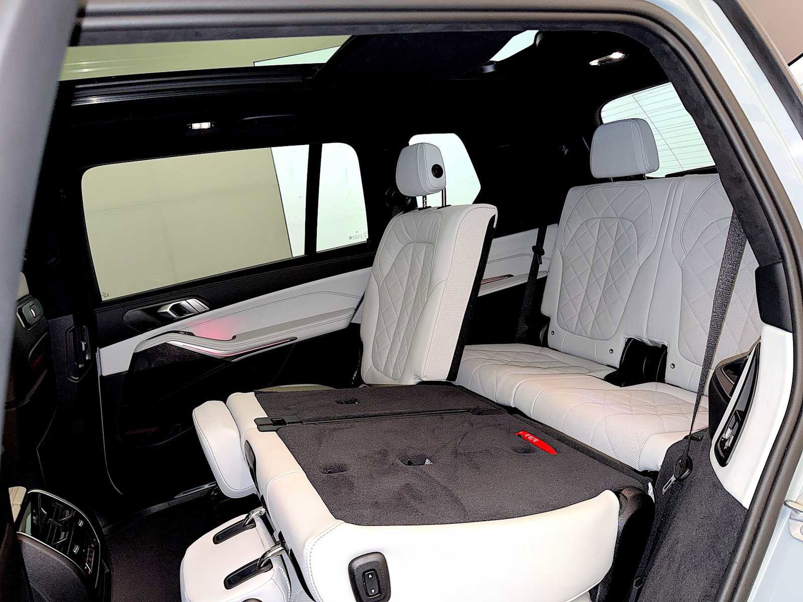 Certified 2025 BMW X7 xDrive40i w/ M Sport Package image 22