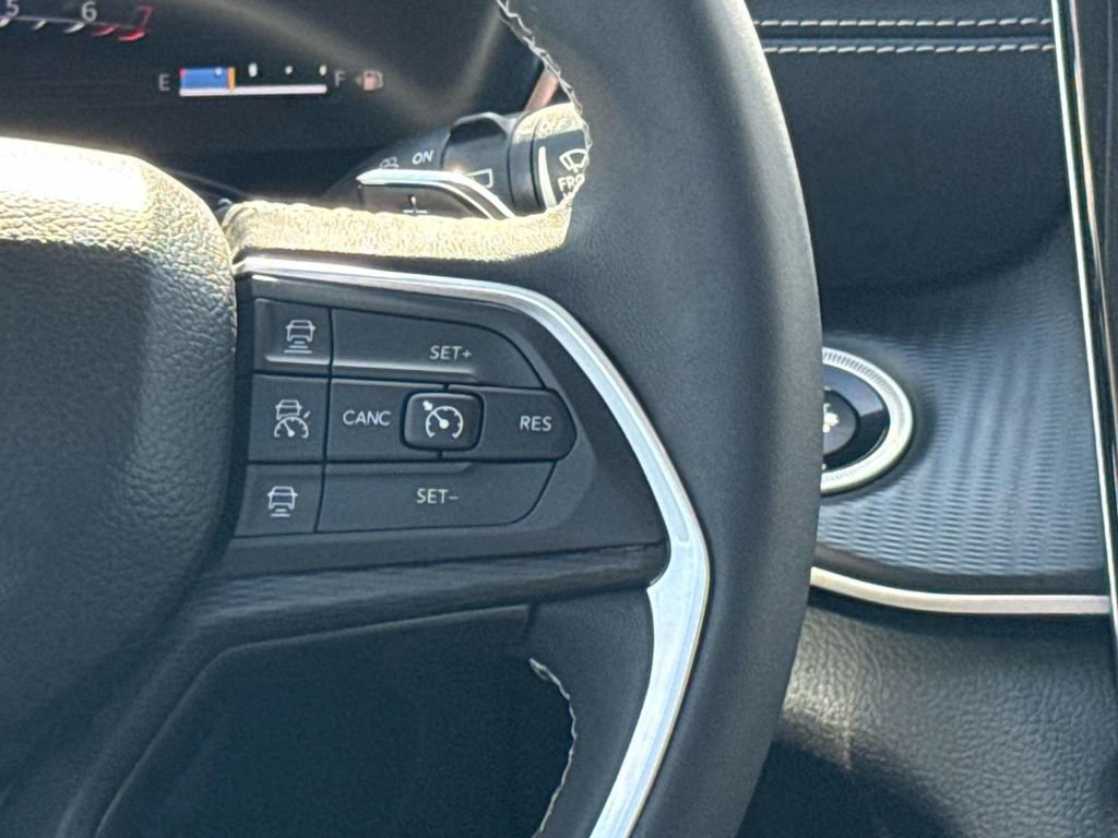 Used 2023 Jeep Grand Cherokee L Laredo AWD/4WD image 18