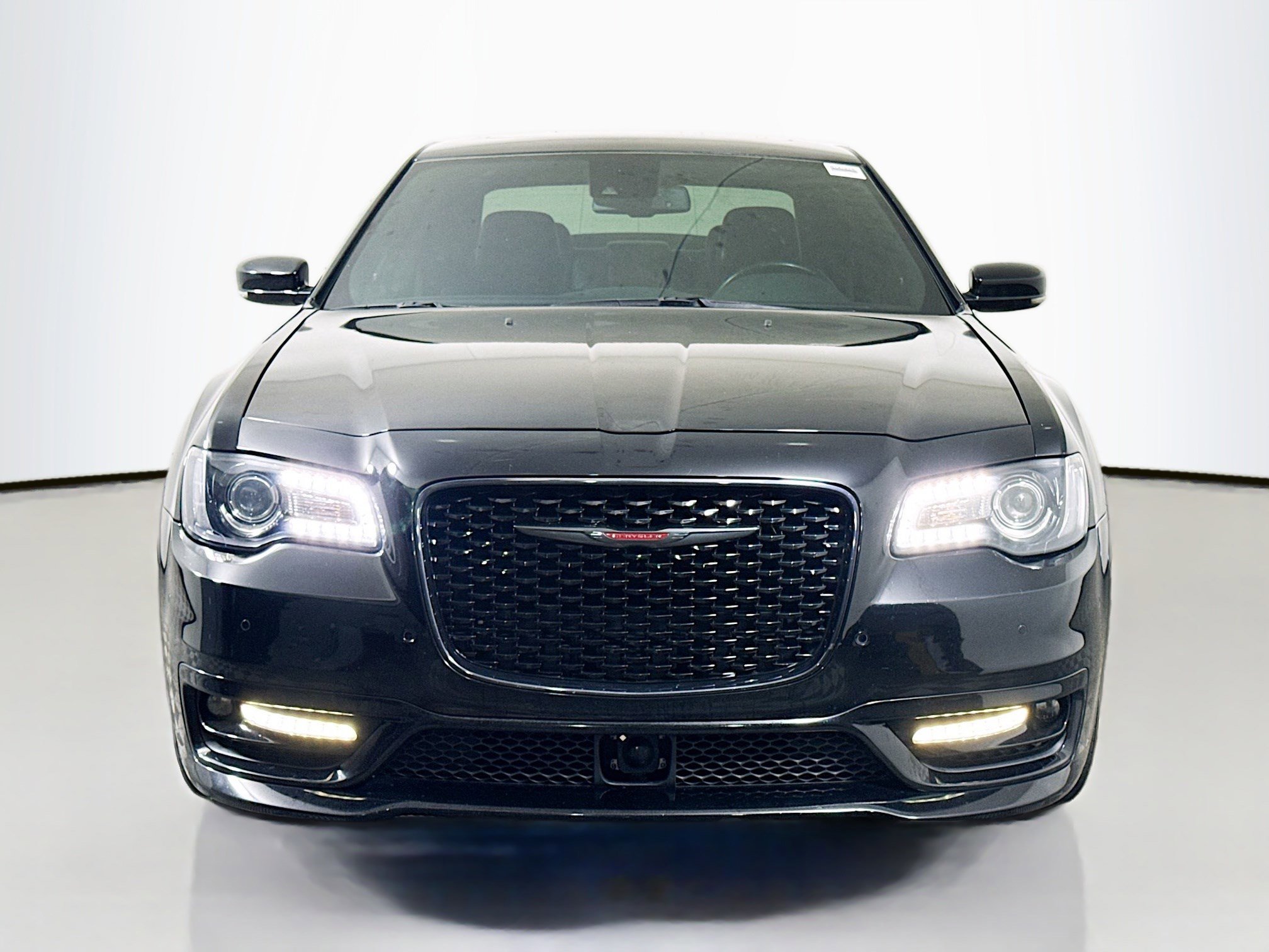 Used 2022 Chrysler 300 S w/ Comfort Group RWD image 2