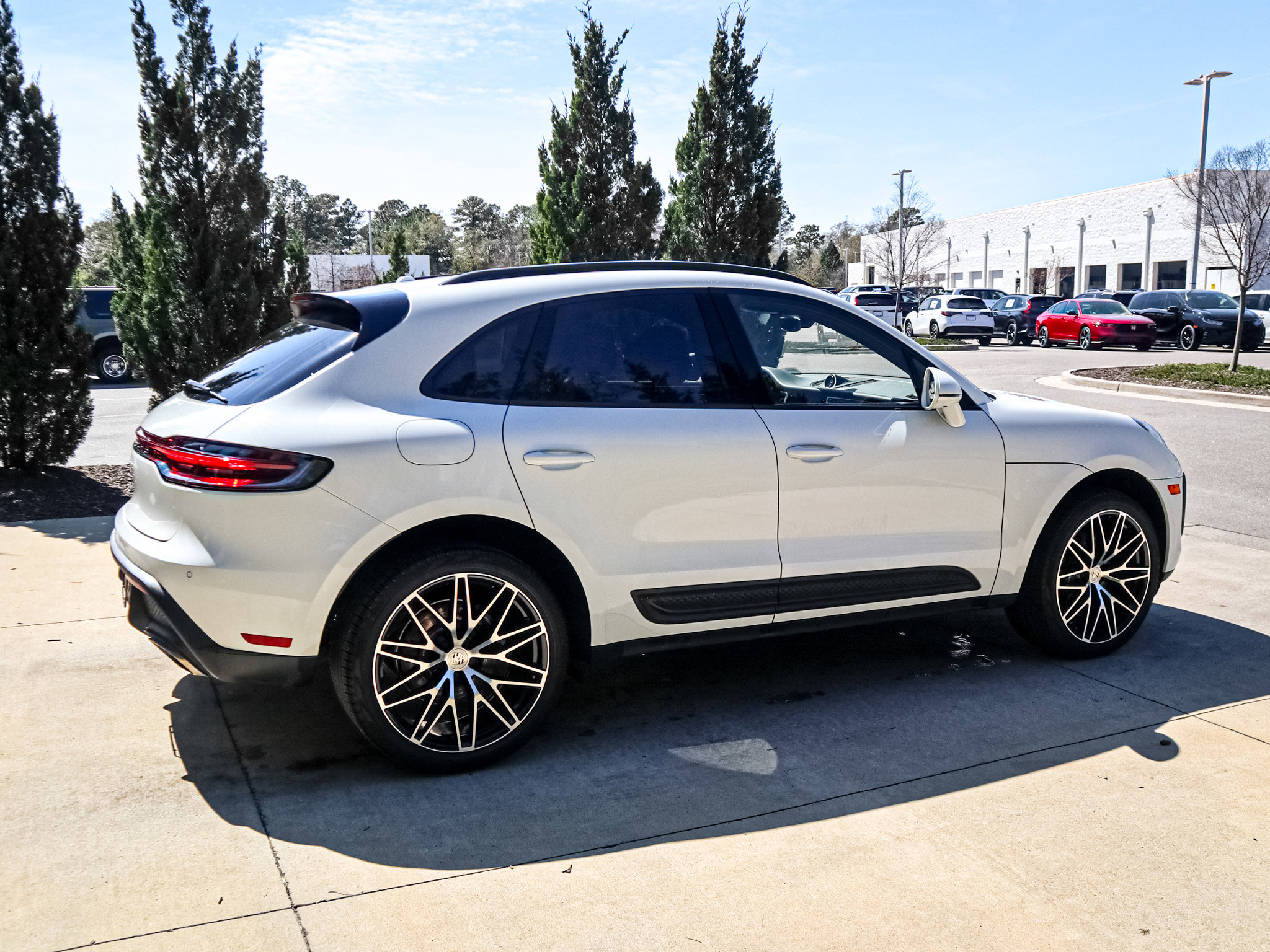 Used 2024 Porsche Macan AWD/4WD image 11
