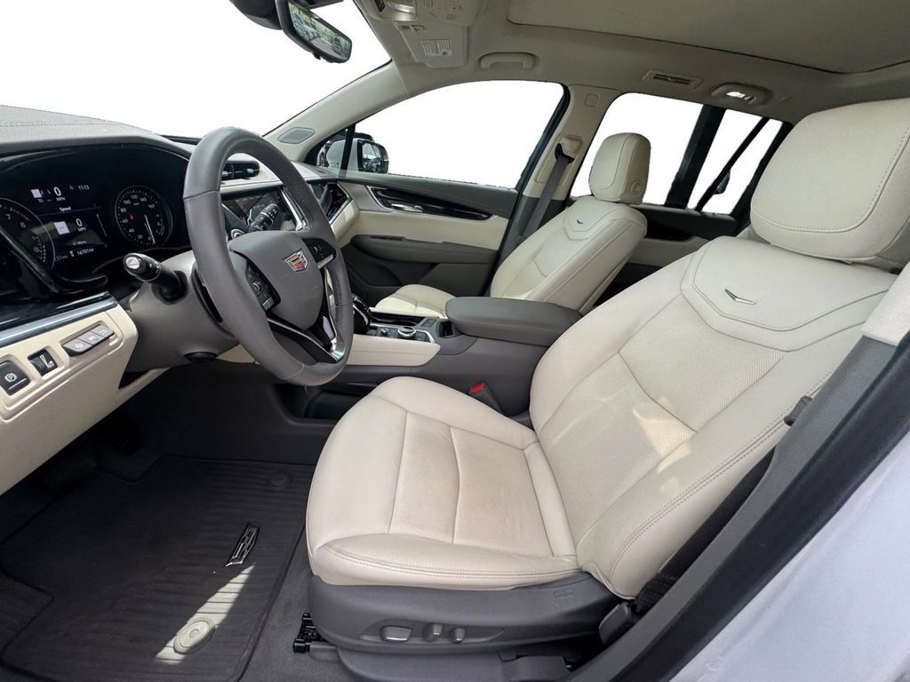 Used 2024 Cadillac XT6 Premium Luxury w/ Technology Package FWD image 10