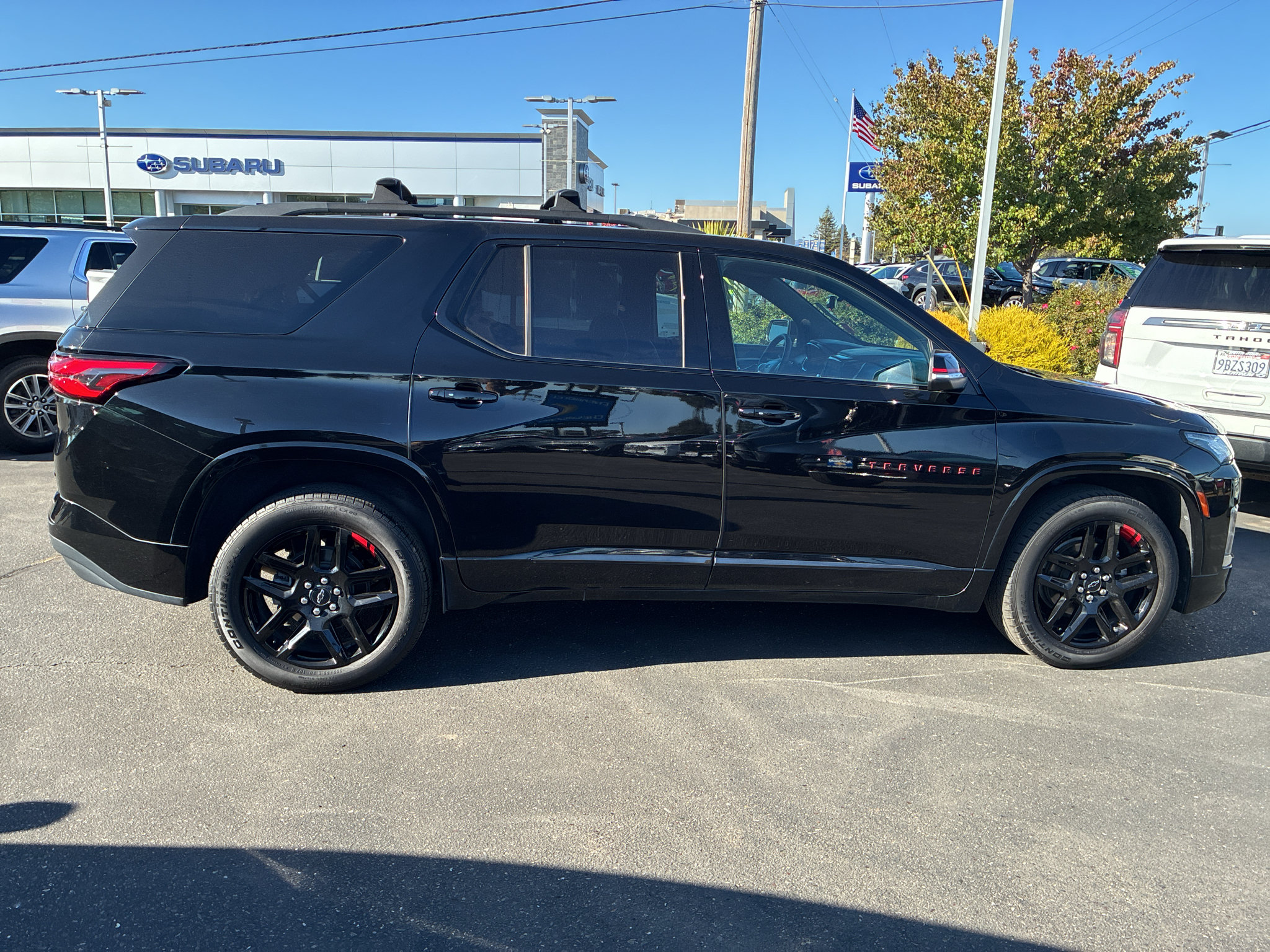 Used 2023 Chevrolet Traverse Premier w/ Redline Edition AWD/4WD image 2