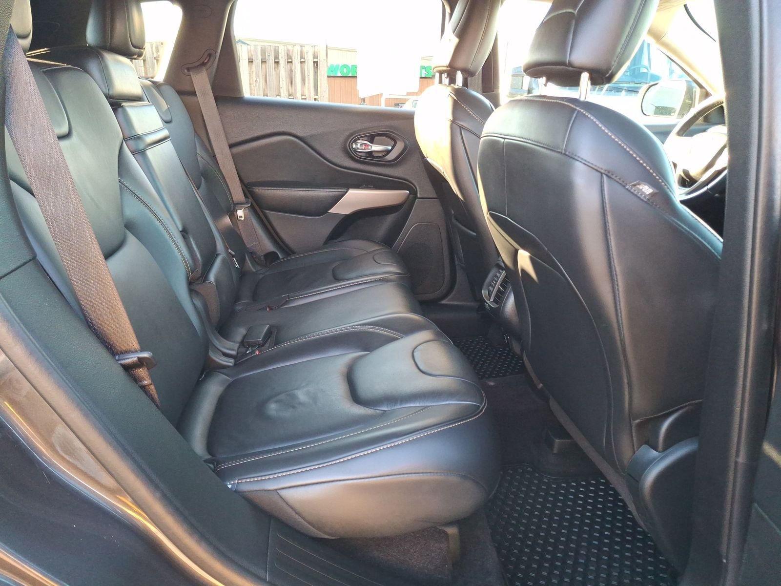 Used 2025 Jeep Grand Cherokee Limited w/ Black Appearance Package image 18