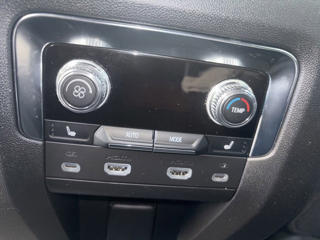 Used 2024 GMC Yukon Denali Ultimate AWD/4WD image 15