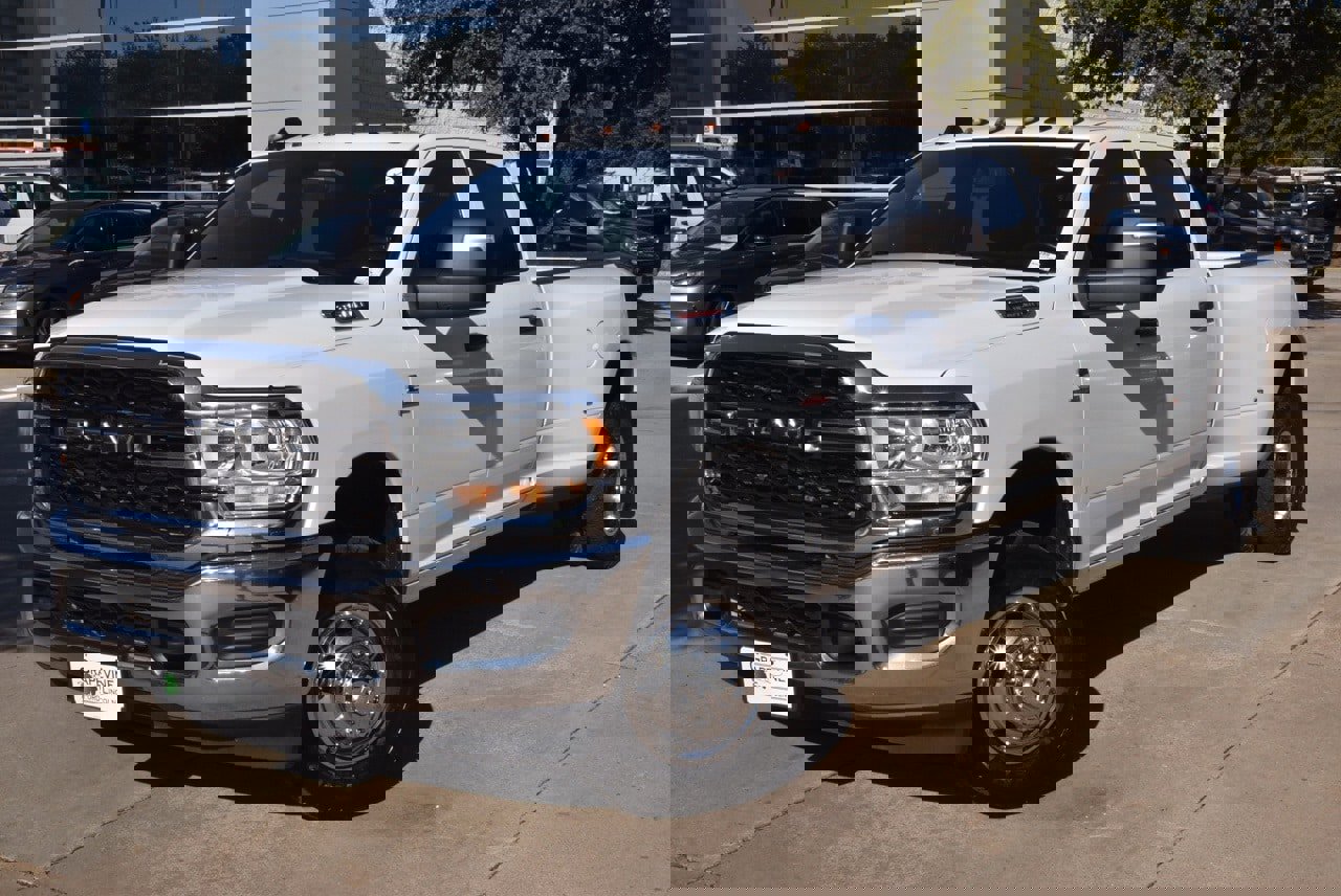 Used 2024 RAM 3500 Tradesman w/ Chrome Appearance Group image 39