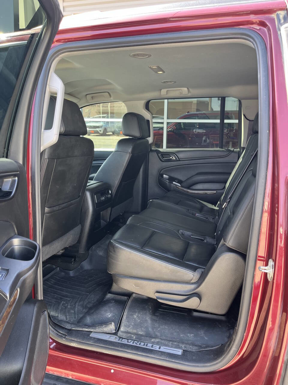 Used 2016 Chevrolet Suburban LT image 8