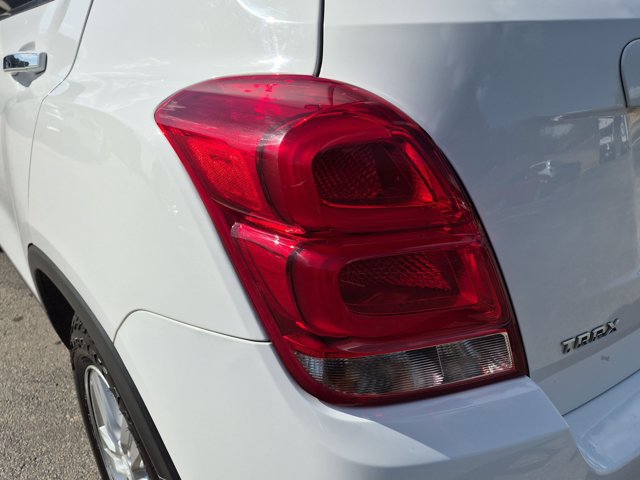Used 2020 Chevrolet Trax LT w/ LT Convenience Package FWD image 12