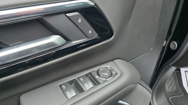 New 2026 Chevrolet Suburban LS image 16