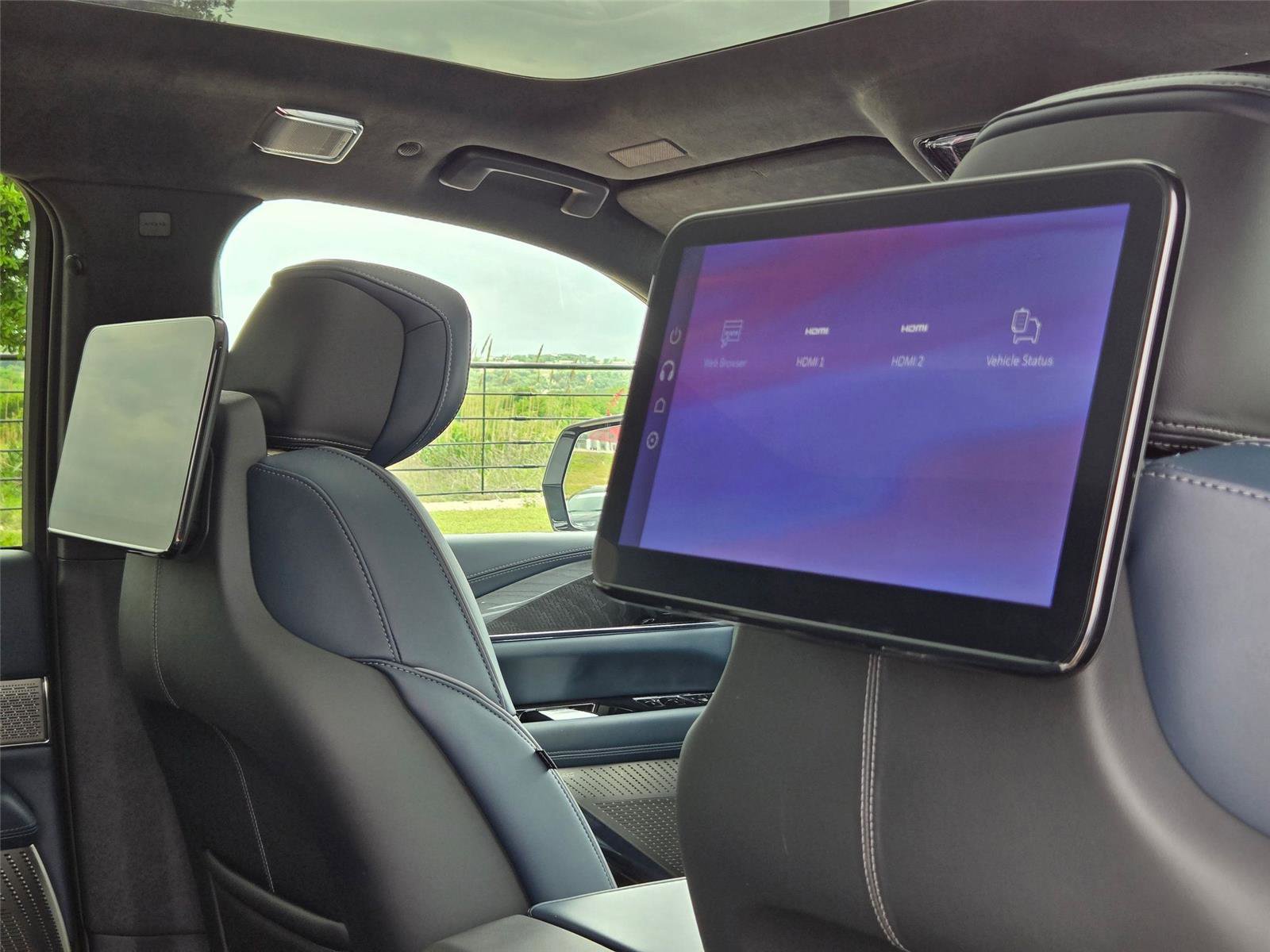 Certified 2025 Cadillac Escalade IQ Luxury 2 AWD/4WD image 25