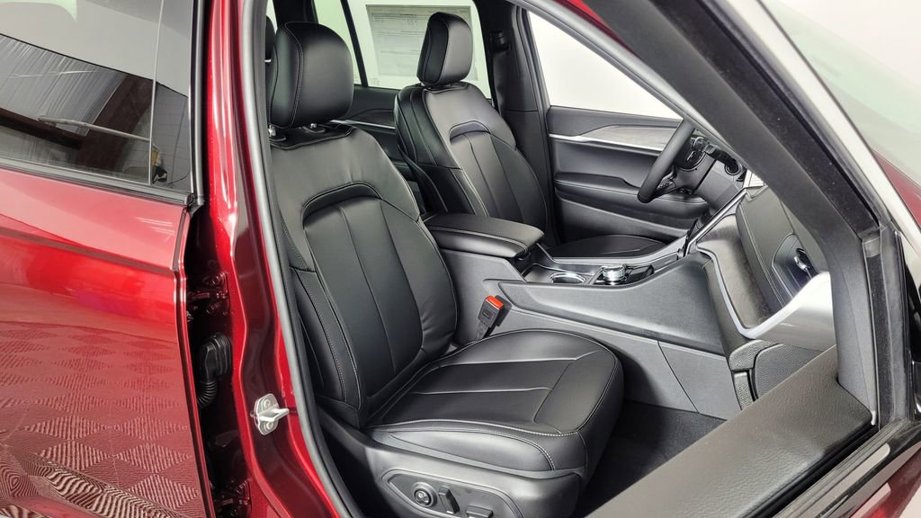 New 2025 Jeep Grand Cherokee Limited image 34