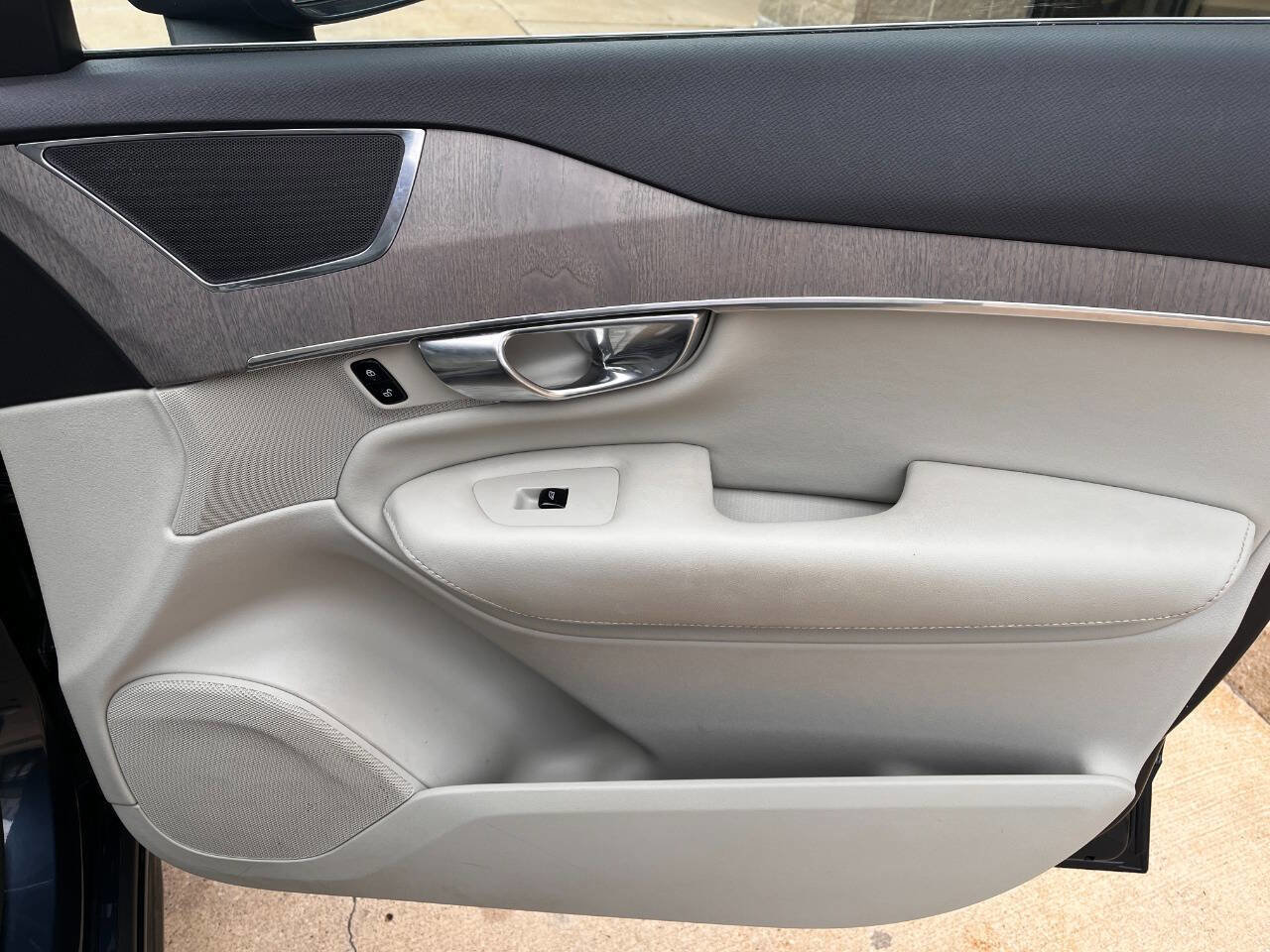 Used 2023 Volvo XC90 B6 Plus w/ Protection Package Premier image 26