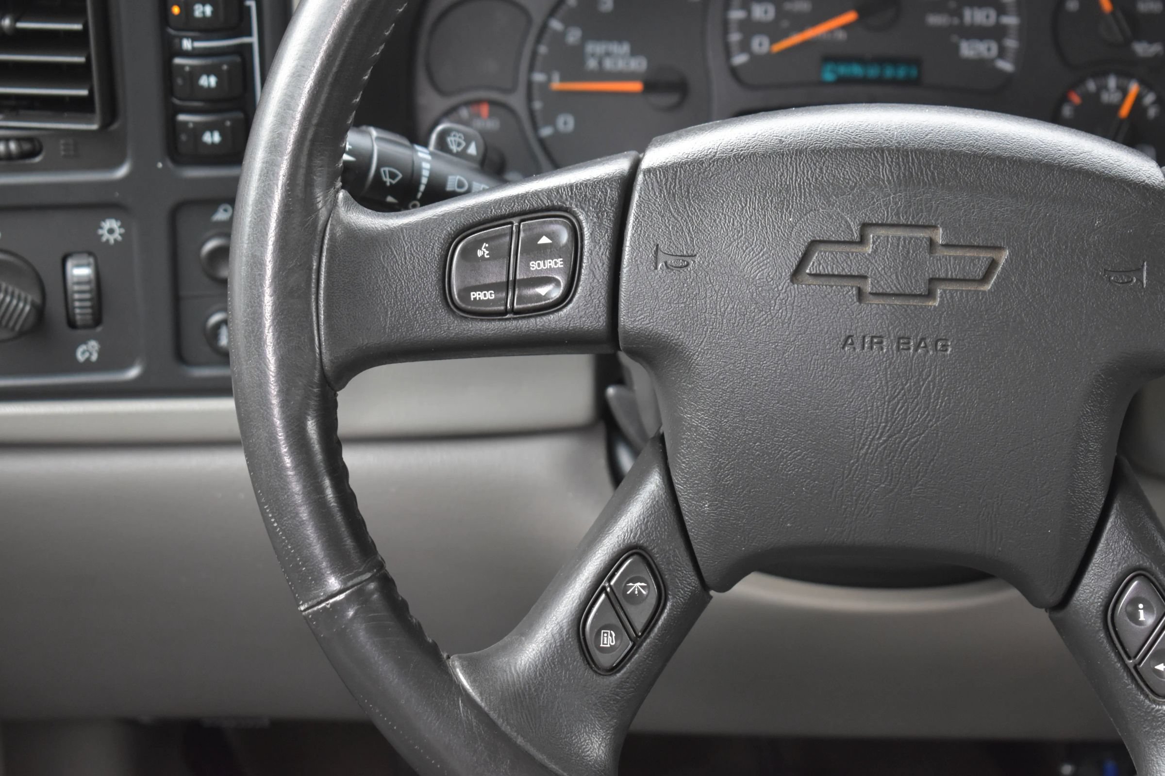 Used 2005 Chevrolet Silverado 2500 LT w/ Heavy-Duty Power Package AWD/4WD image 49