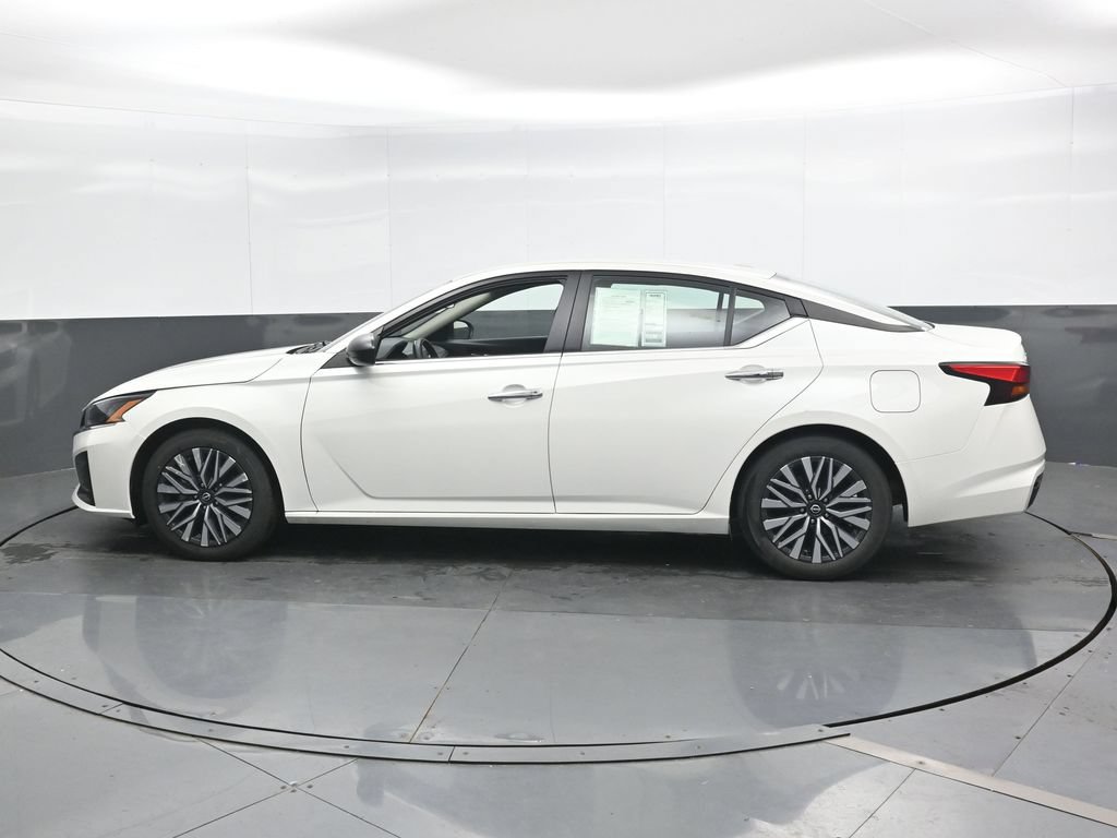Used 2024 Nissan Altima 2.5 SV FWD image 8