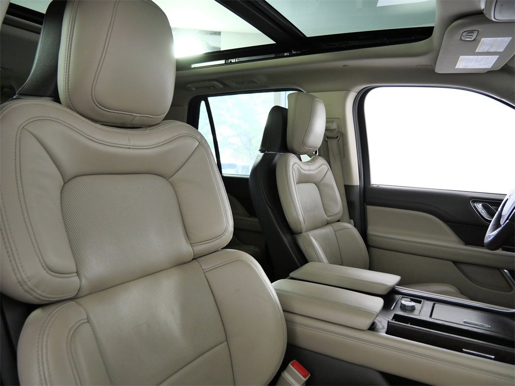 Used 2022 Lincoln Navigator Reserve image 12