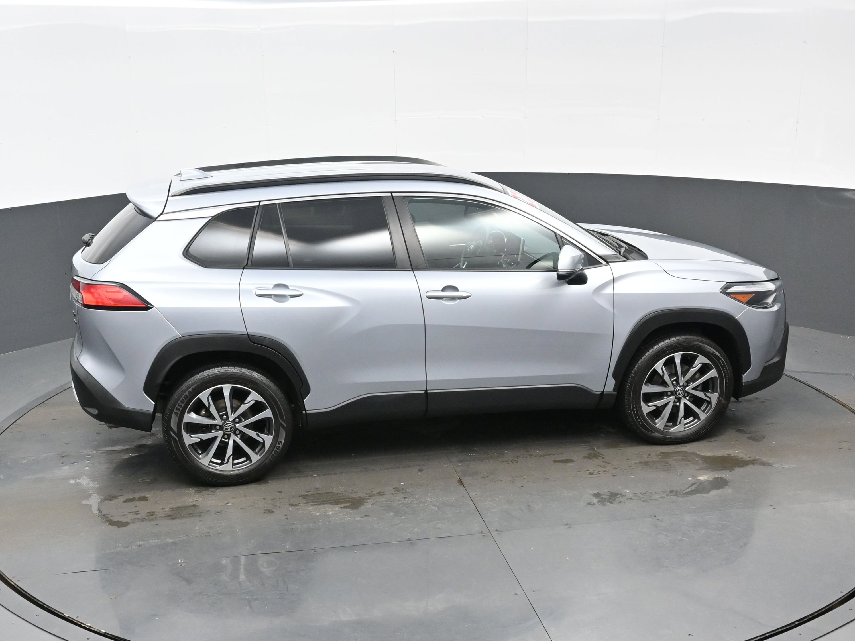 Used 2022 Toyota Corolla Cross XLE image 42