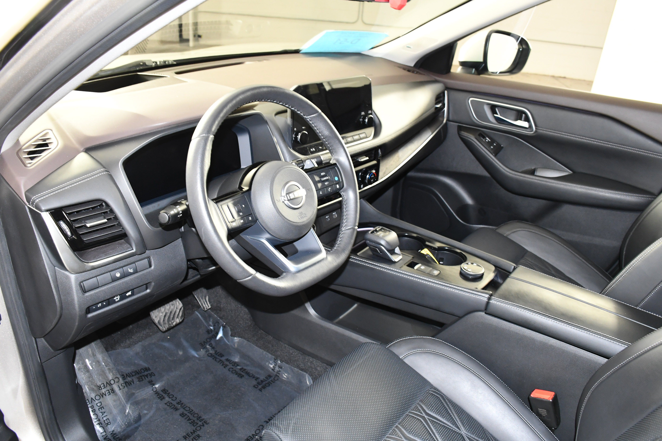 Used 2023 Nissan Rogue Platinum w/ Platinum Premium Package AWD/4WD image 2