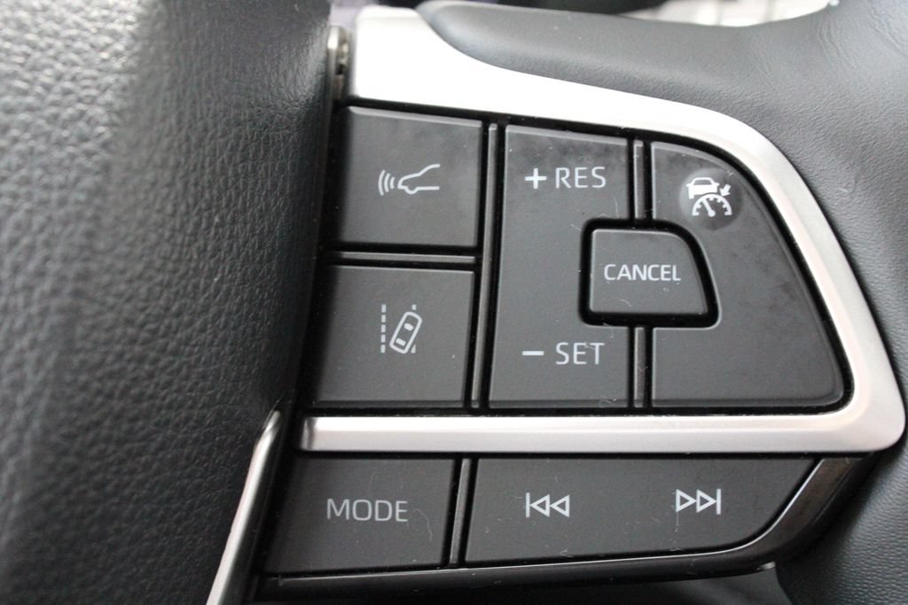 Certified 2026 Toyota Highlander Platinum AWD/4WD image 33