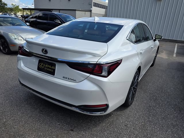 Certified 2023 Lexus ES 300h w/ Premium Package FWD image 3
