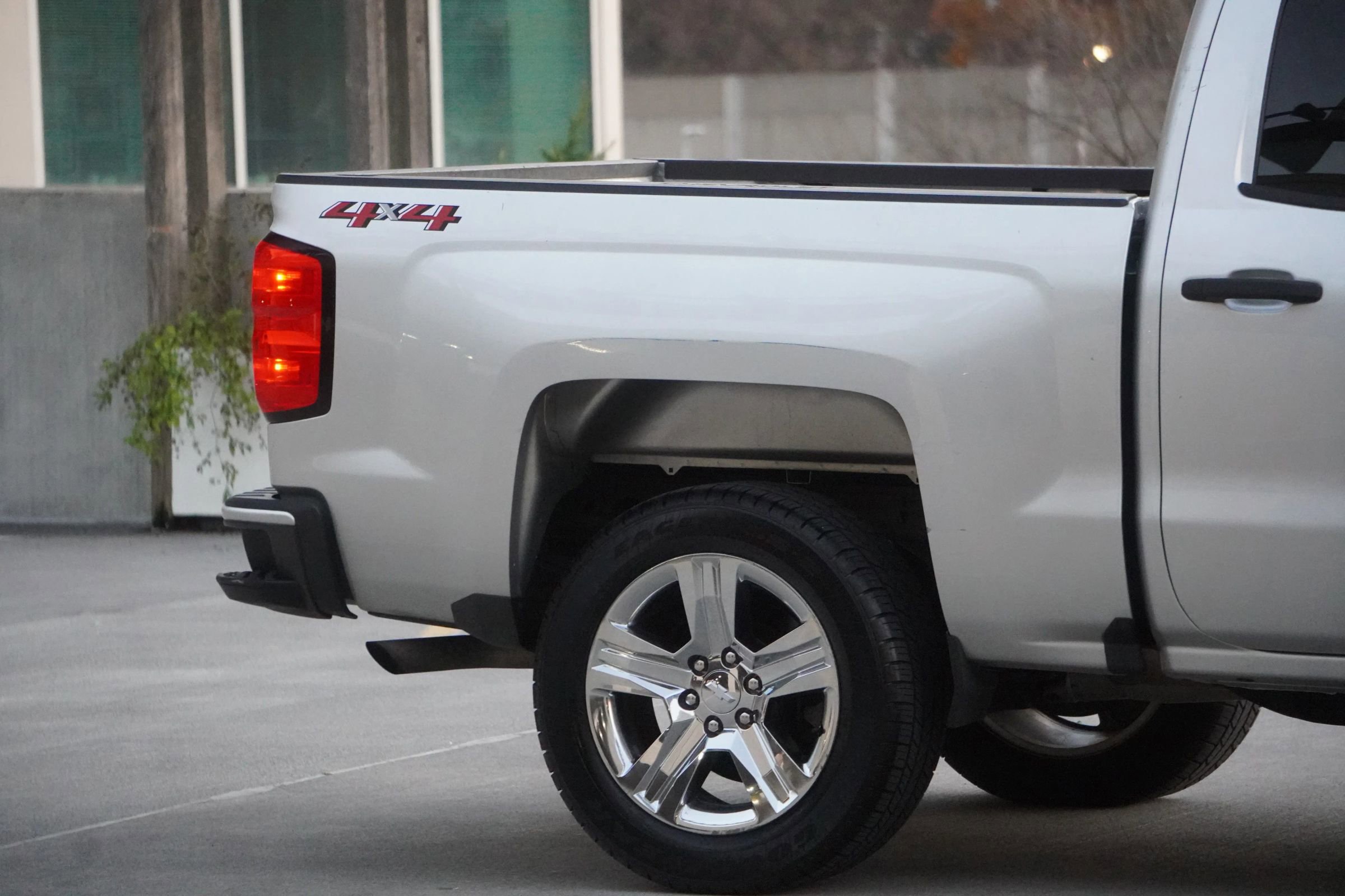 Used 2018 Chevrolet Silverado 1500 Custom w/ Custom Convenience Package AWD/4WD image 29