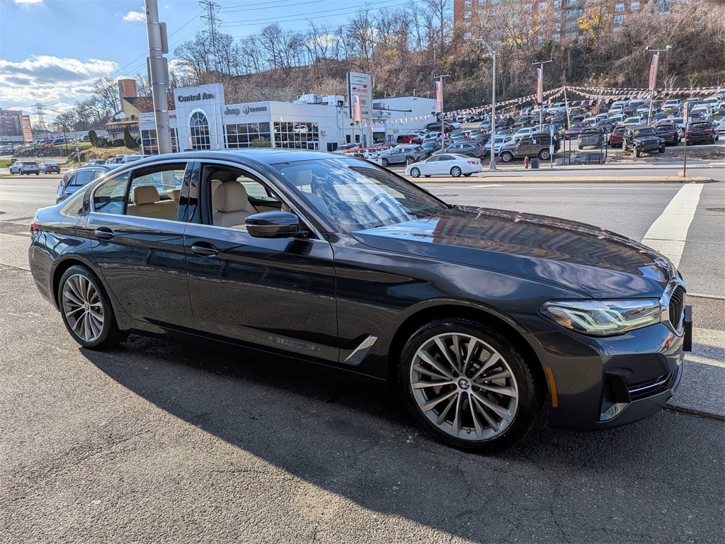 Used 2023 BMW 530i xDrive w/ Premium Package image 5