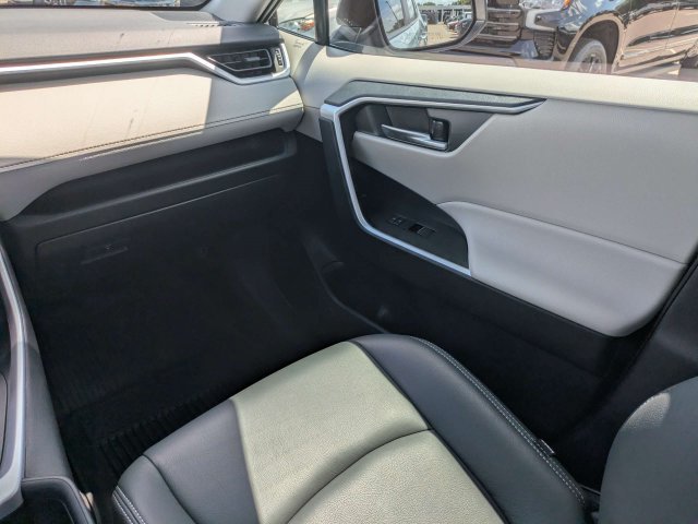 Used 2025 Toyota RAV4 XLE w/ Convenience Package FWD image 19