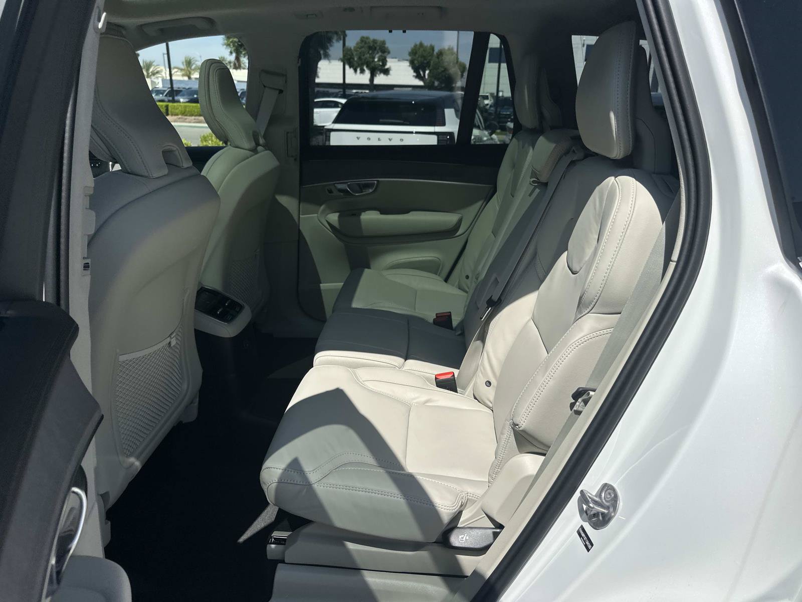 New 2026 Volvo XC90 T8 Ultra w/ Lounge Package AWD/4WD image 17