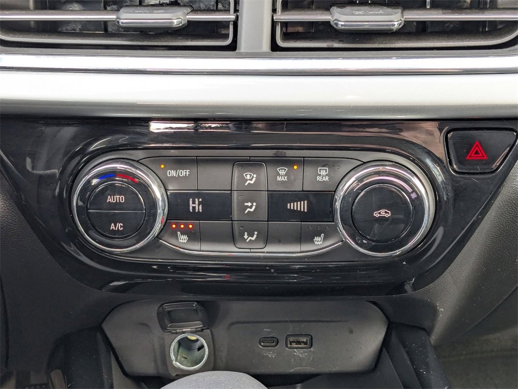 Used 2025 Chevrolet Trax LT w/ LT Convenience Package image 24