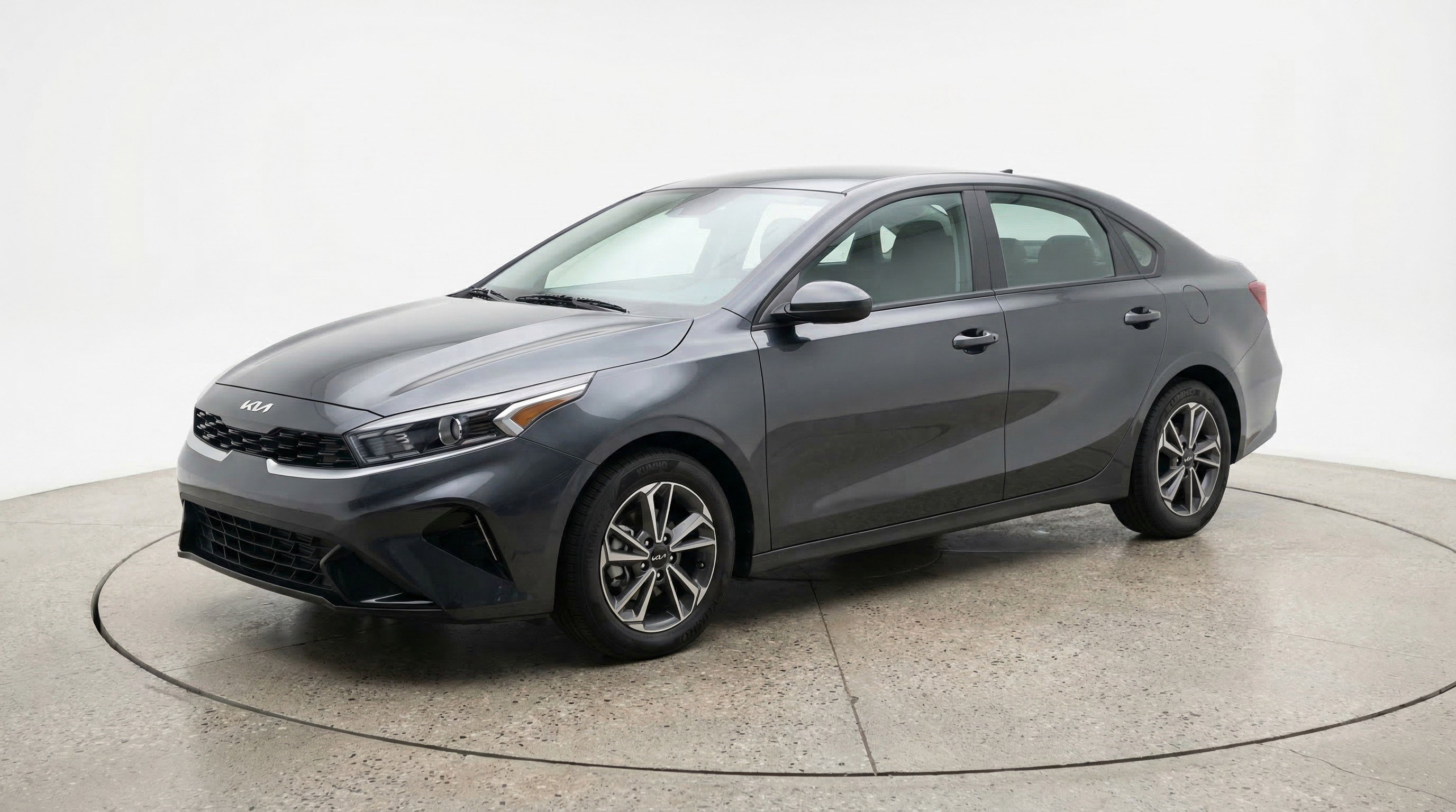 Used 2024 Kia Forte LXS image 3
