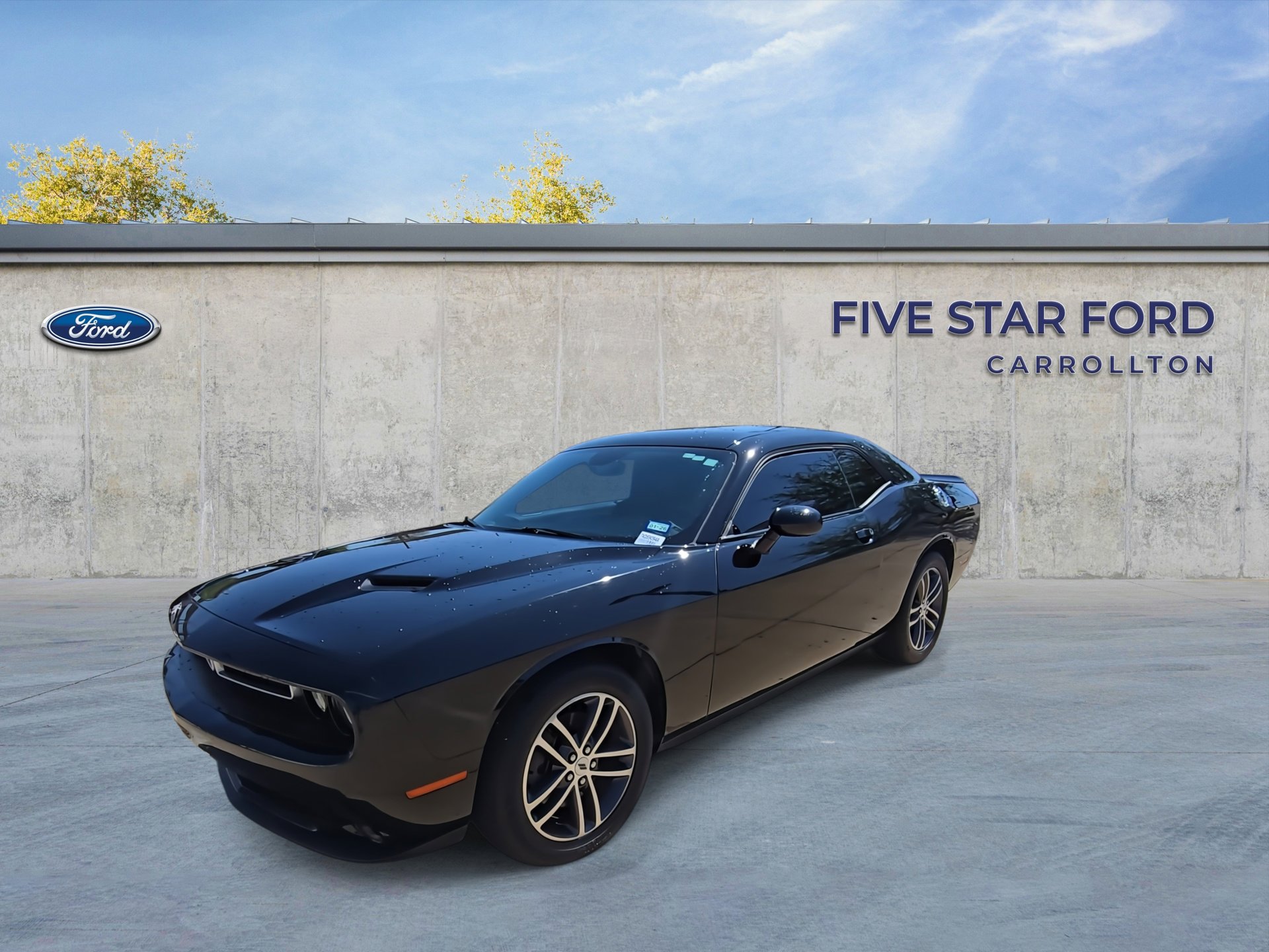 Used 2019 Dodge Challenger SXT image 4