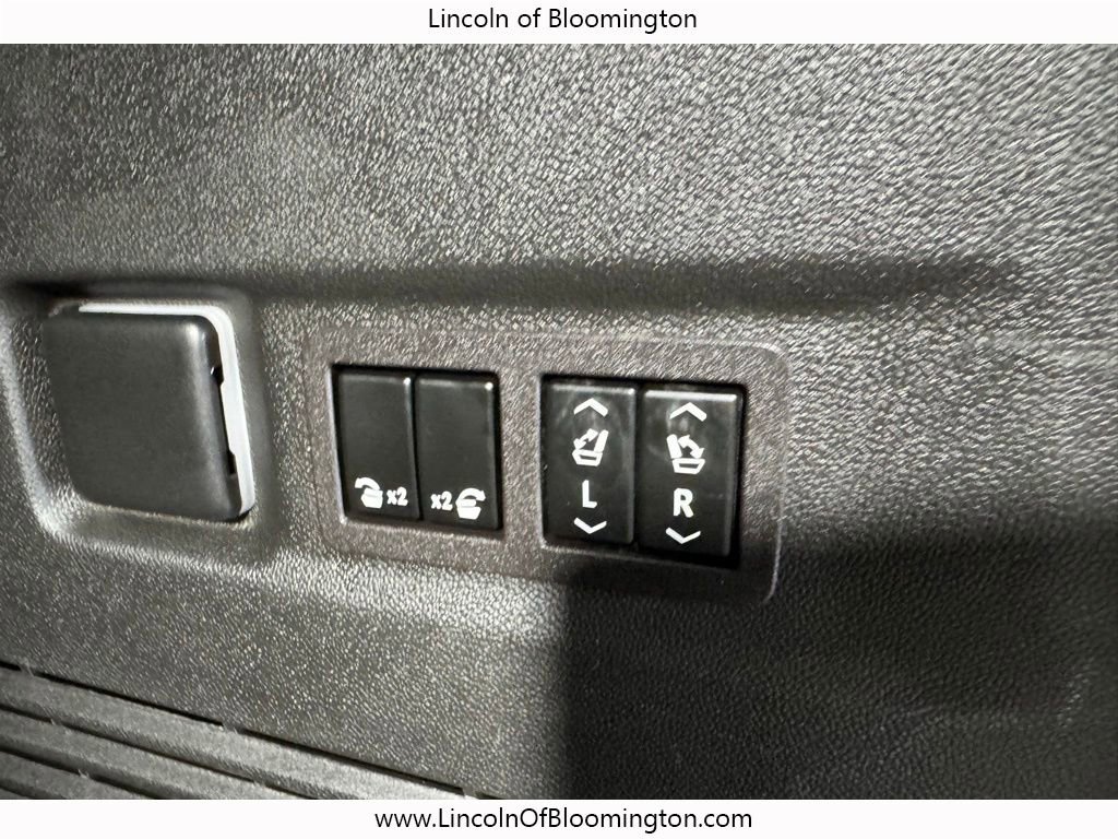 Used 2023 Chevrolet Suburban RST w/ Sport Performance Package AWD/4WD image 32
