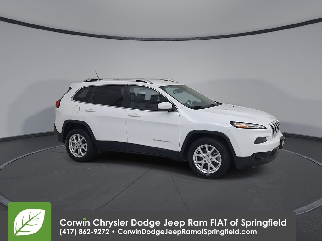 Used 2018 Jeep Cherokee Latitude w/ Cold Weather Group image 2