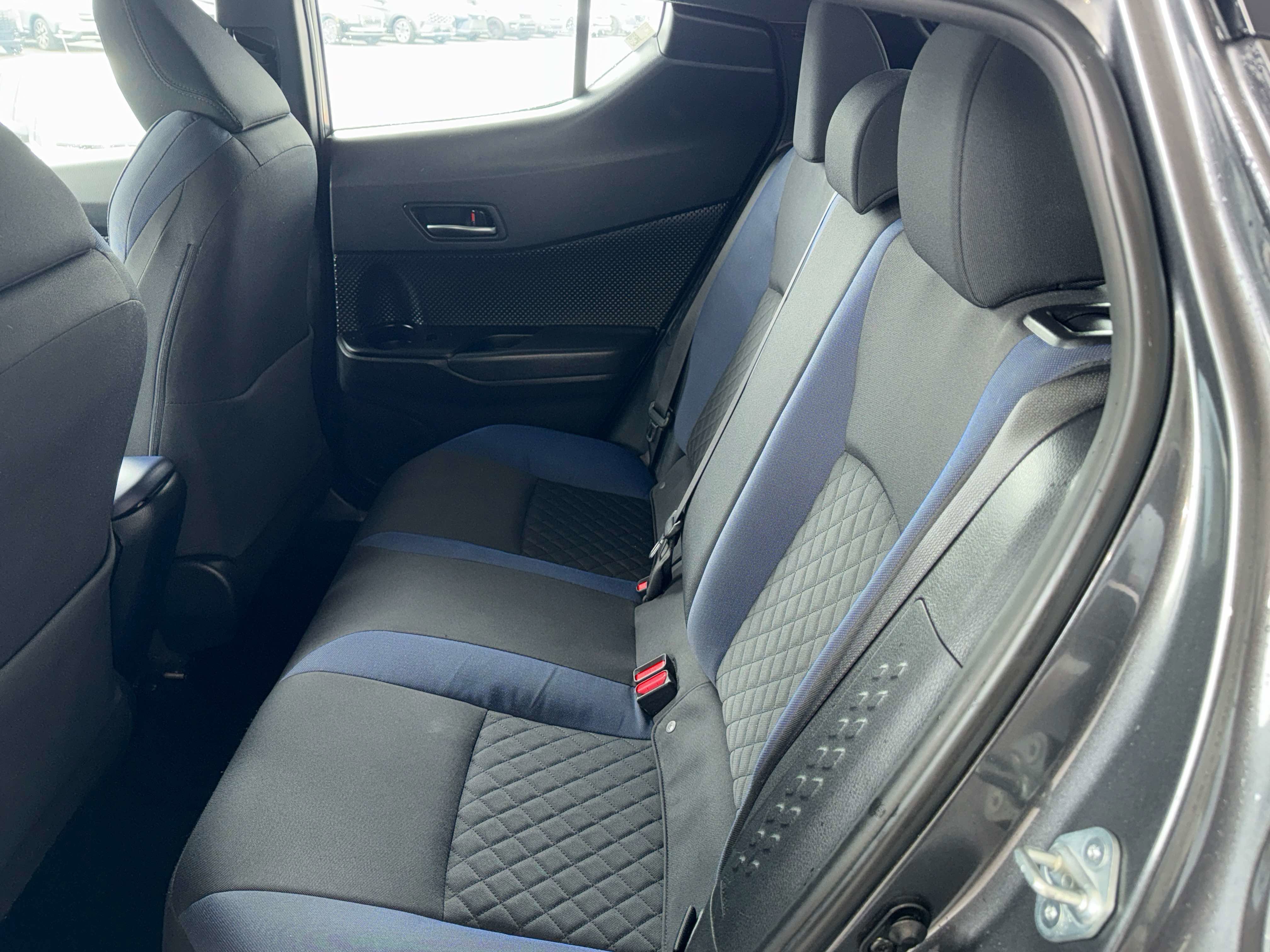 Used 2022 Toyota C-HR XLE FWD image 13