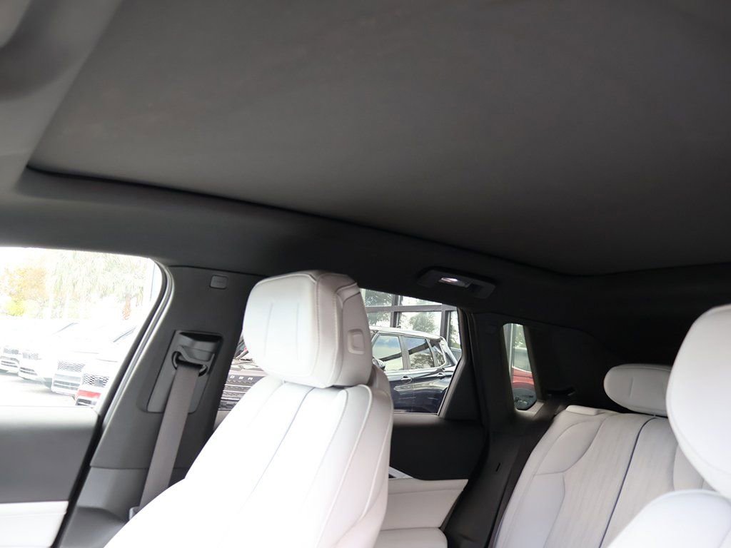 Used 2024 Cadillac Lyriq Sport image 21